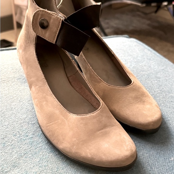 Grey Arche low heals. Arche is a French design. - Picture 2 of 9